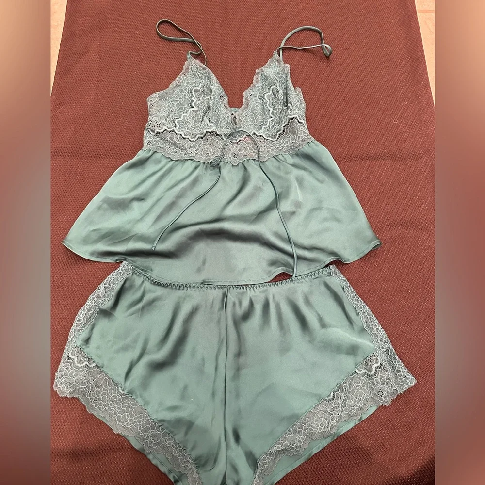 Victoria’s Secret Satin & Lace Sleep Set - Picture 2 of 5